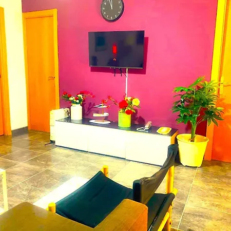 3 Bedroom Next To Airport & La Sagrada Familia Metro And Fc Barcelona Stadium Apartament