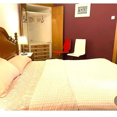 Apartment 3 Bedroom Next To Airport & La Sagrada Familia Metro And Fc Barcelona Stadium *