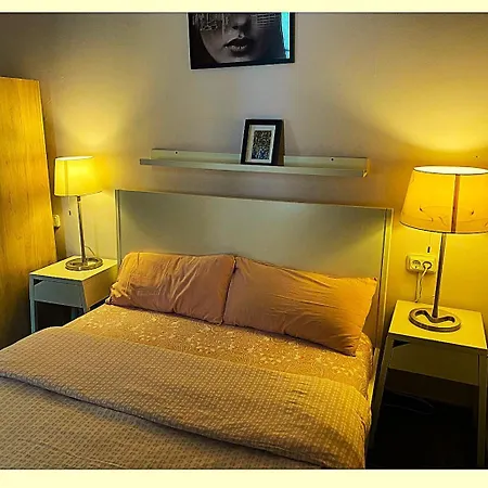 3 Bedroom Next To Airport & La Sagrada Familia Metro And Fc Barcelona Stadium *