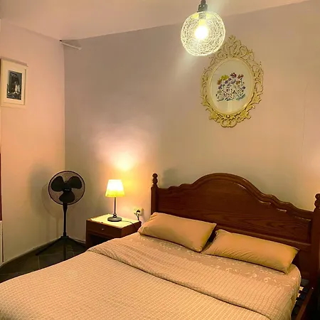 3 Bedroom Next To Airport & La Sagrada Familia Metro And Fc Barcelona Stadium Apartment