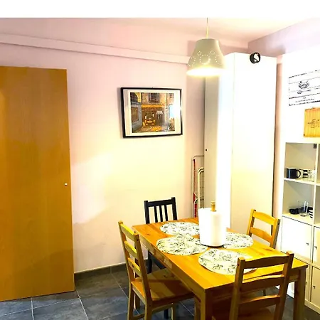 Apartment 3 Bedroom Next To Airport & La Sagrada Familia Metro And Fc Barcelona Stadium *